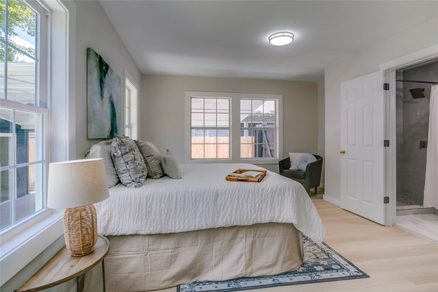2635 Gladstone Drive, Dallas, TX 75211