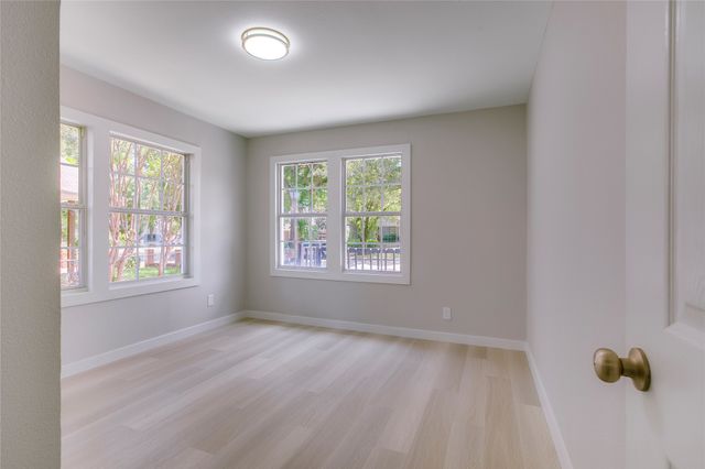 2635 Gladstone Drive, Dallas, TX 75211