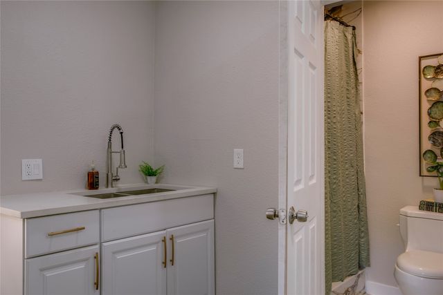 2635 Gladstone Drive, Dallas, TX 75211
