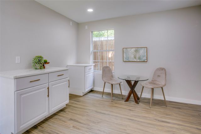 2635 Gladstone Drive, Dallas, TX 75211