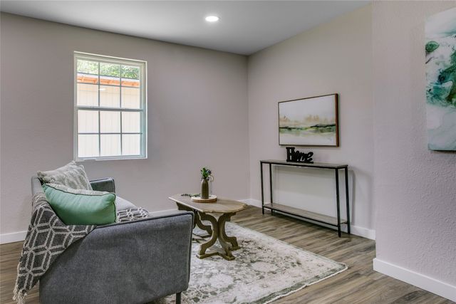 2635 Gladstone Drive, Dallas, TX 75211