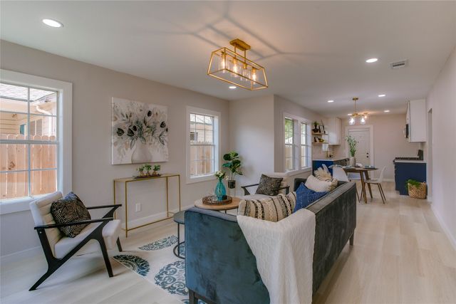 2635 Gladstone Drive, Dallas, TX 75211