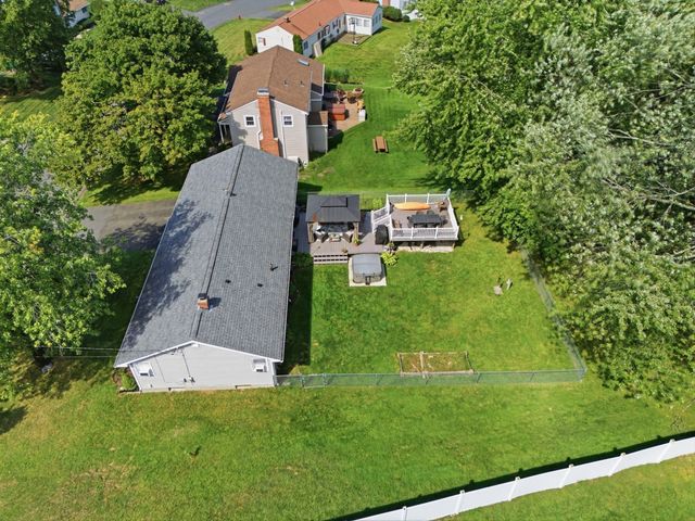 75 Longwood Dr, Chicopee, MA 01020