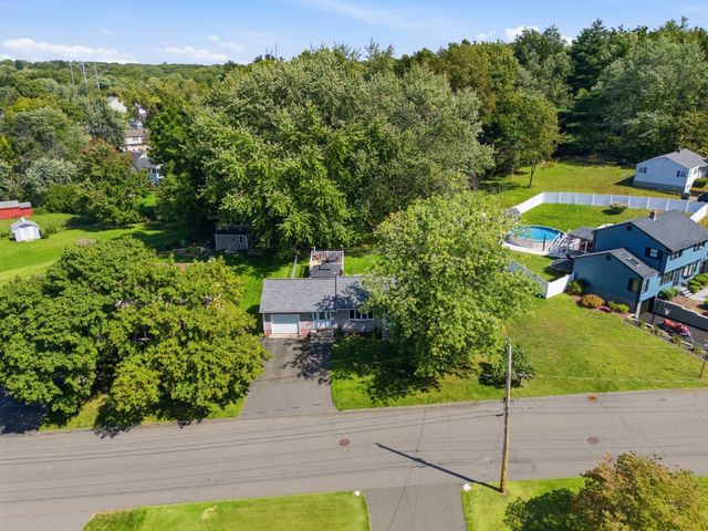 75 Longwood Dr, Chicopee, MA 01020
