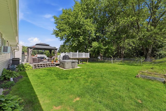 75 Longwood Dr, Chicopee, MA 01020