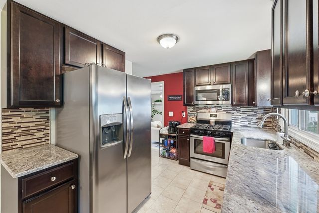 75 Longwood Dr, Chicopee, MA 01020