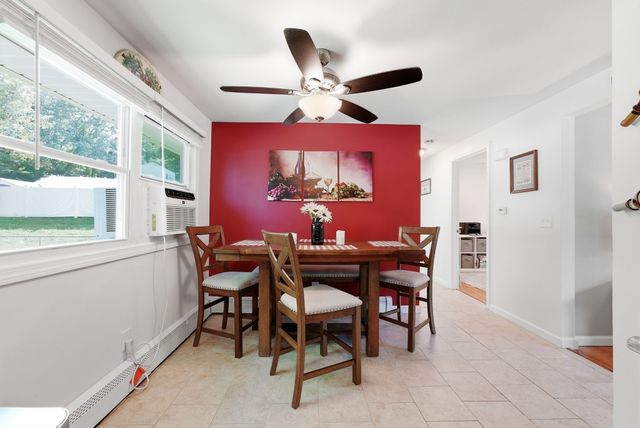 75 Longwood Dr, Chicopee, MA 01020
