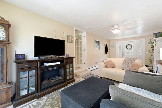 75 Longwood Dr, Chicopee, MA 01020