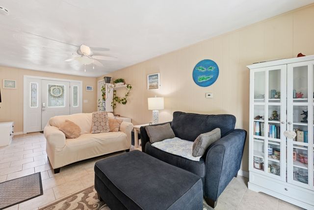 75 Longwood Dr, Chicopee, MA 01020