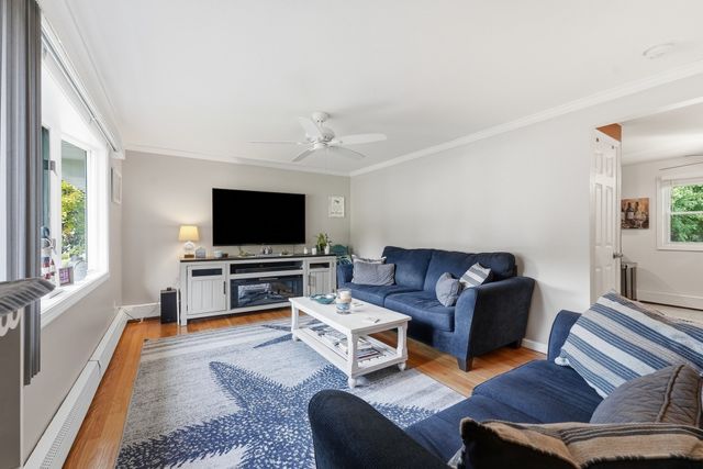 75 Longwood Dr, Chicopee, MA 01020