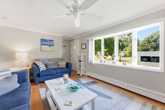 75 Longwood Dr, Chicopee, MA 01020
