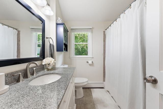 75 Longwood Dr, Chicopee, MA 01020