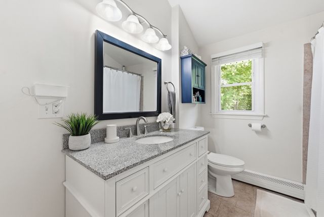 75 Longwood Dr, Chicopee, MA 01020