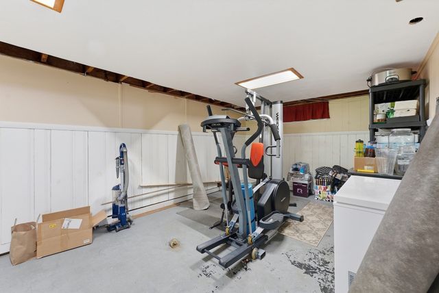 75 Longwood Dr, Chicopee, MA 01020