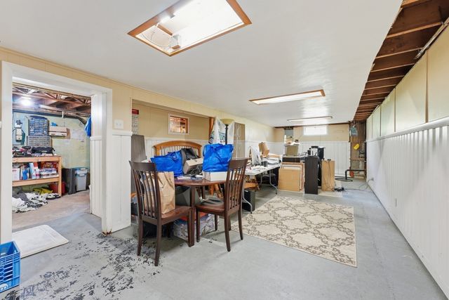 75 Longwood Dr, Chicopee, MA 01020
