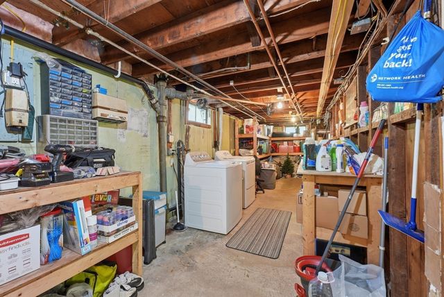 75 Longwood Dr, Chicopee, MA 01020