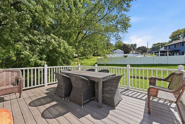 75 Longwood Dr, Chicopee, MA 01020
