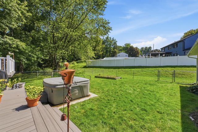 75 Longwood Dr, Chicopee, MA 01020
