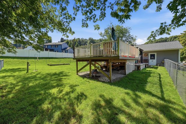 75 Longwood Dr, Chicopee, MA 01020