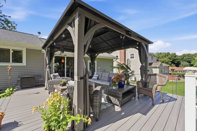 75 Longwood Dr, Chicopee, MA 01020