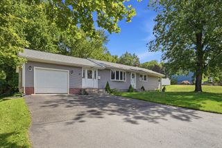75 Longwood Dr, Chicopee, MA 01020