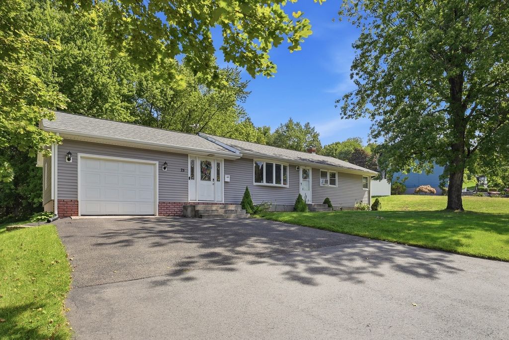 75 Longwood Dr, Chicopee, MA 01020