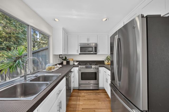 29 Weepingridge Court, San Mateo, CA 94402