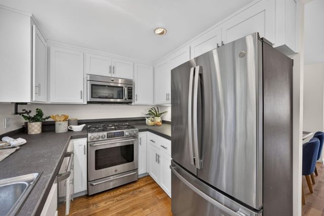 29 Weepingridge Court, San Mateo, CA 94402