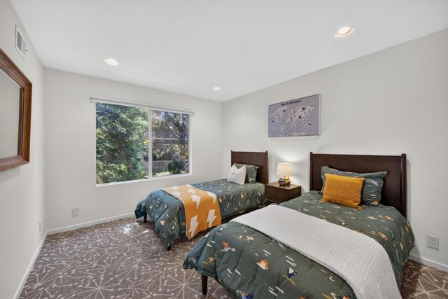 29 Weepingridge Court, San Mateo, CA 94402