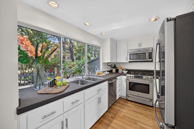 29 Weepingridge Court, San Mateo, CA 94402