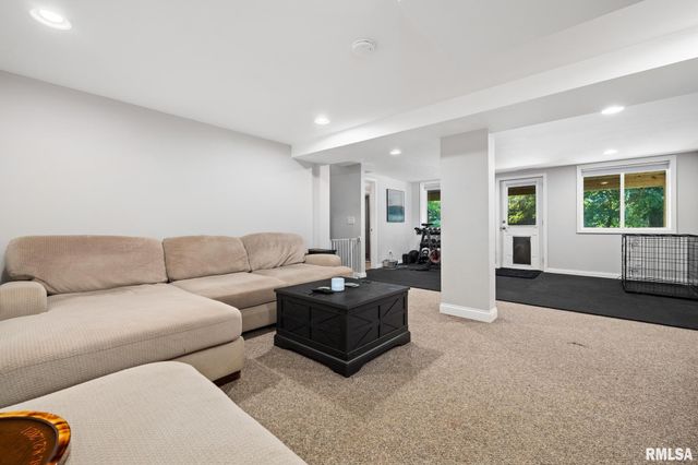 2805 N EASTON Place, Peoria, IL 61604
