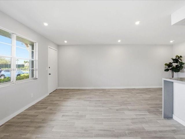 301 SW 135th Avenue 108C, Pembroke Pines, FL 33027