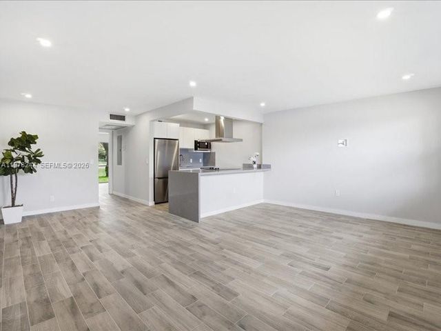 301 SW 135th Avenue 108C, Pembroke Pines, FL 33027