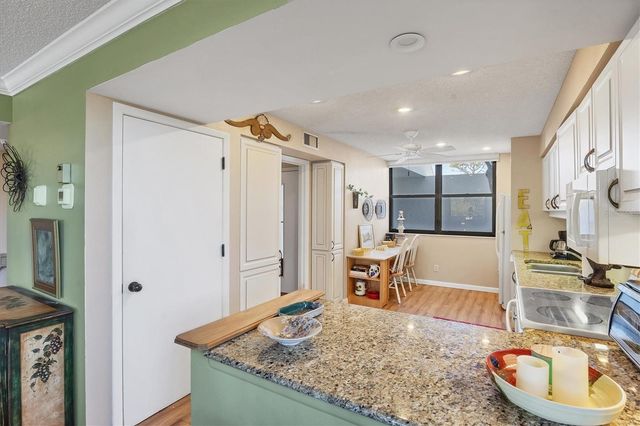 825 BAYPORT WAY 825, Longboat Key, FL 34228