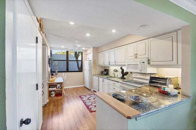 825 BAYPORT WAY 825, Longboat Key, FL 34228