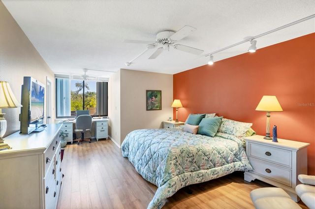 825 BAYPORT WAY 825, Longboat Key, FL 34228