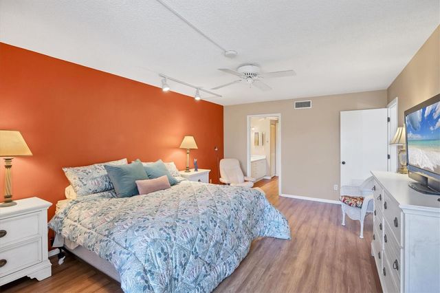 825 BAYPORT WAY 825, Longboat Key, FL 34228