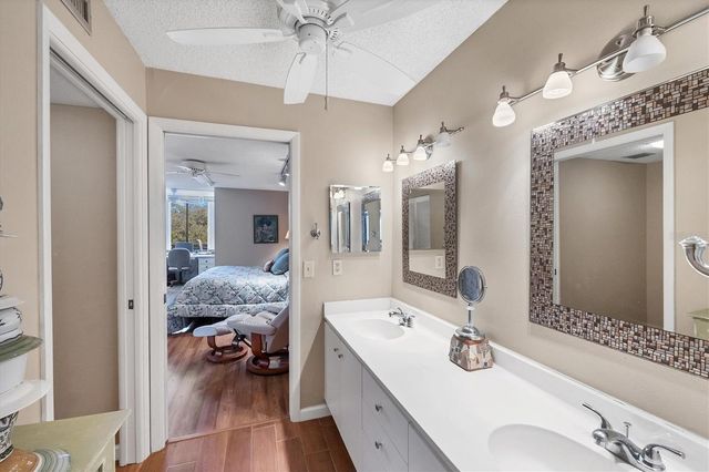 825 BAYPORT WAY 825, Longboat Key, FL 34228