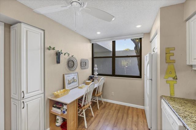 825 BAYPORT WAY 825, Longboat Key, FL 34228