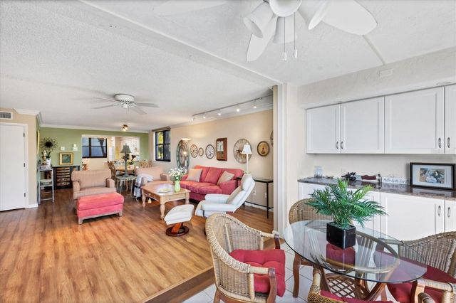 825 BAYPORT WAY 825, Longboat Key, FL 34228