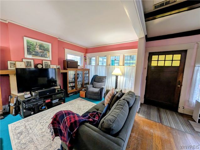 84 West Oakwood Place S, Buffalo, NY 14214