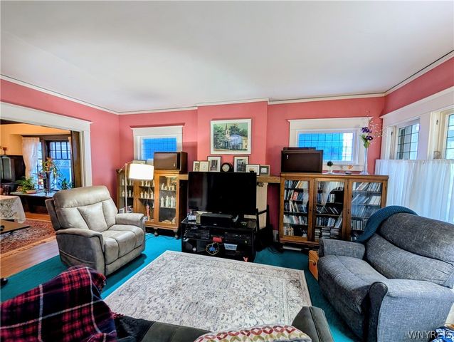 84 West Oakwood Place S, Buffalo, NY 14214