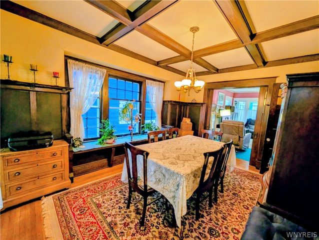 84 West Oakwood Place S, Buffalo, NY 14214