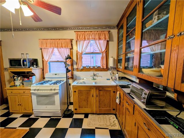 84 West Oakwood Place S, Buffalo, NY 14214