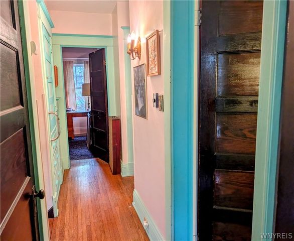 84 West Oakwood Place S, Buffalo, NY 14214