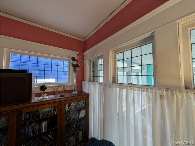 84 West Oakwood Place S, Buffalo, NY 14214