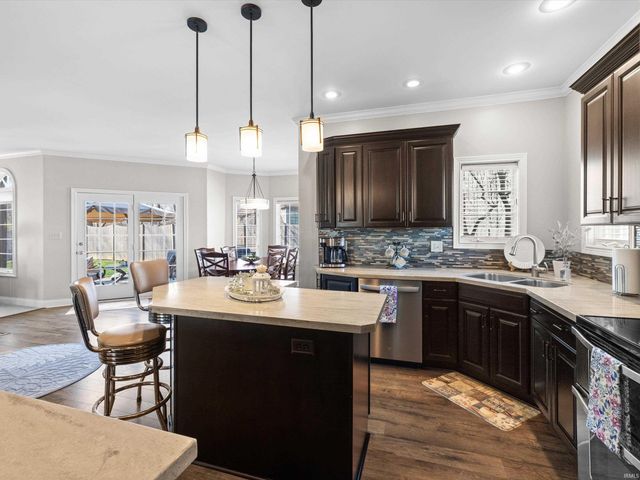 414 Brook Meadow Circle, Evansville, IN 47711