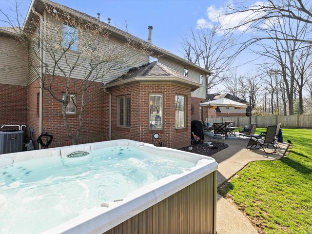 414 Brook Meadow Circle, Evansville, IN 47711