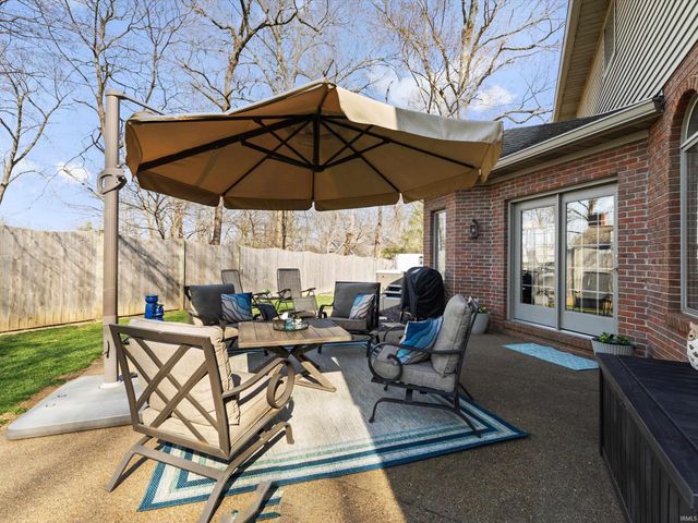 414 Brook Meadow Circle, Evansville, IN 47711