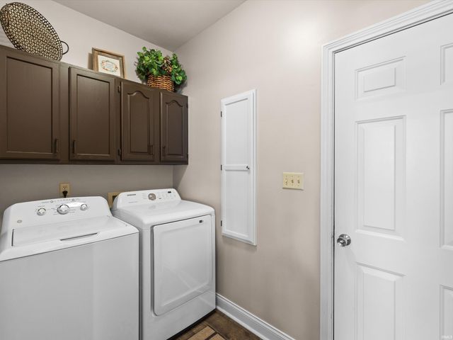 414 Brook Meadow Circle, Evansville, IN 47711